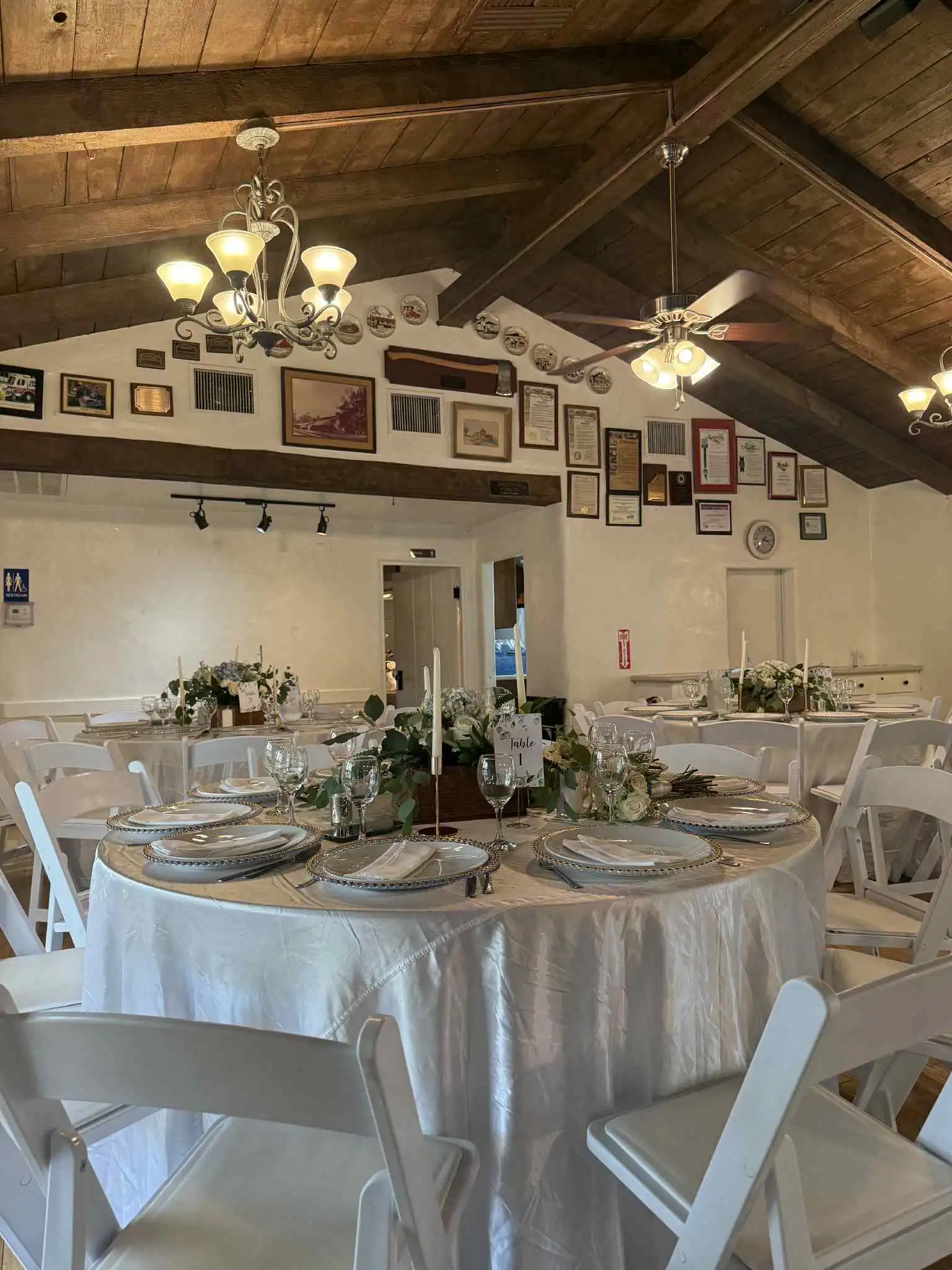 Elegant wedding chair and table rentals for San Diego ceremonies and receptions